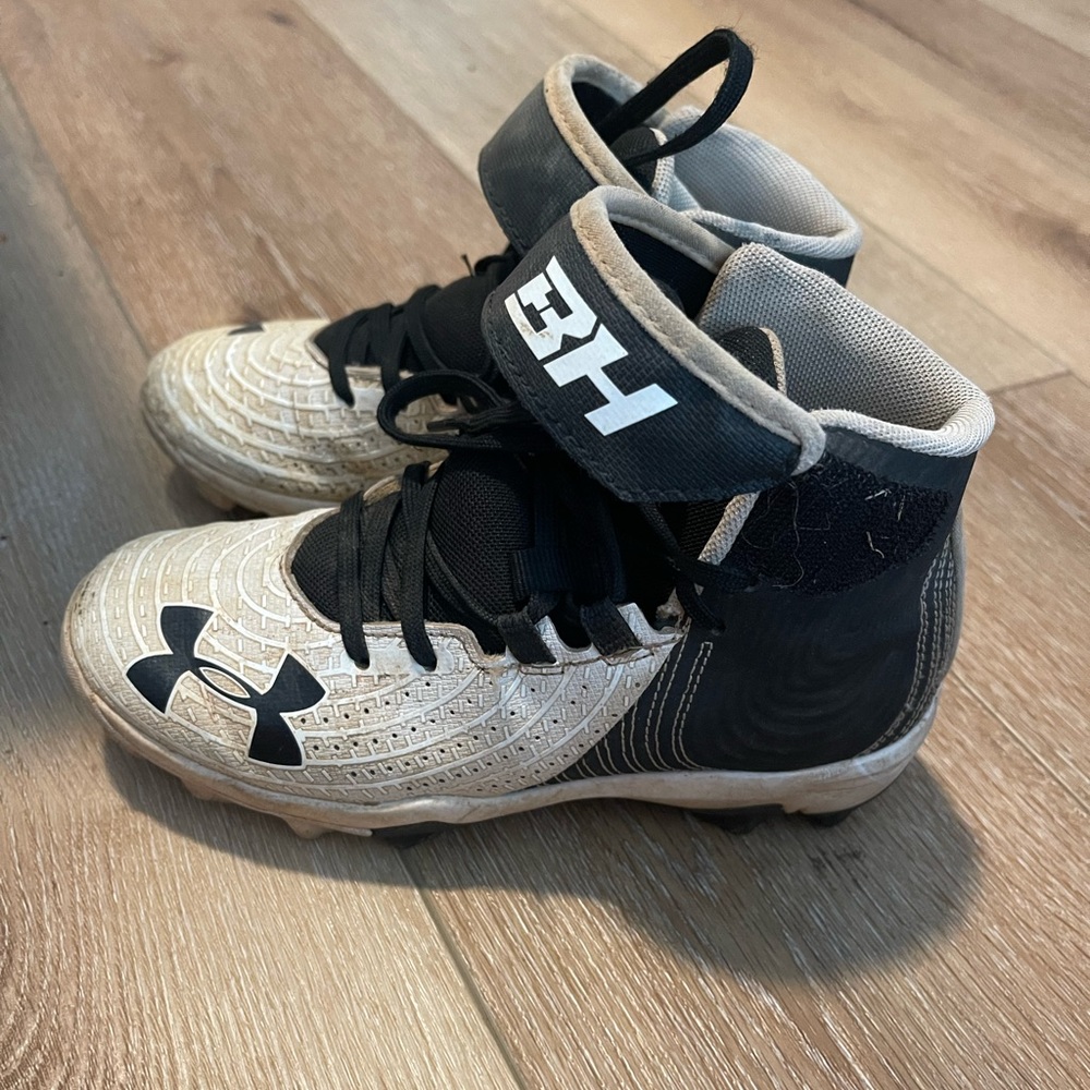 Under Armour Bryce Harper high top cleats. Size 1 little boy.